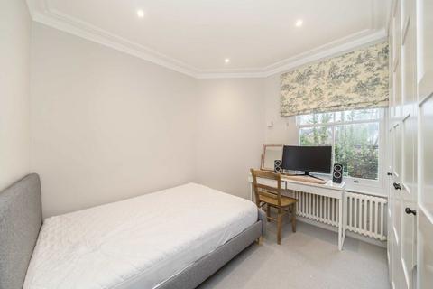 3 bedroom semi-detached house to rent, Ravenslea Road, London SW12