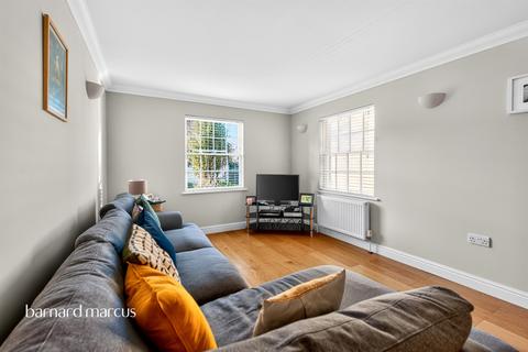 2 bedroom flat for sale, Station Road North, Merstham, Redhill