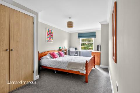 2 bedroom flat for sale, Station Road North, Merstham, Redhill