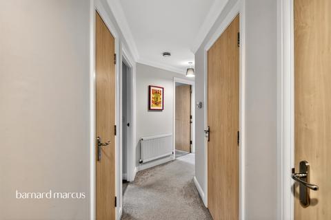 2 bedroom flat for sale, Station Road North, Merstham, Redhill