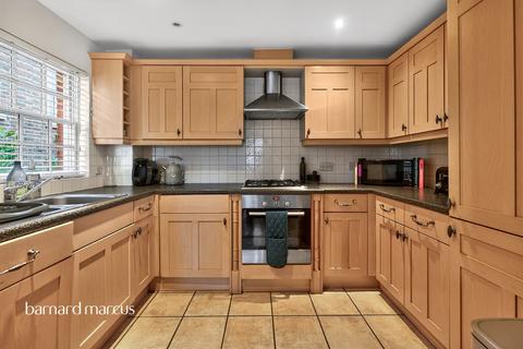 2 bedroom flat for sale, Station Road North, Merstham, Redhill