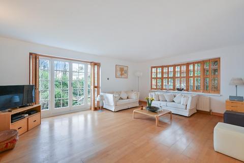 3 bedroom detached house for sale, Bracken Path, Epsom