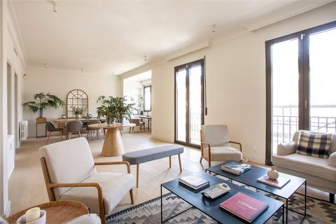3 bedroom apartment, Family Flat To Sale In Almagro, Chamberi, Almagro