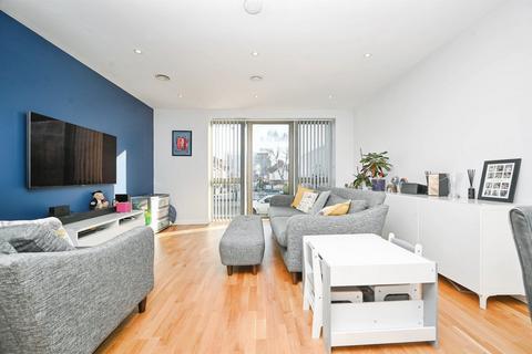 3 bedroom ground floor flat for sale, West Street, Watford