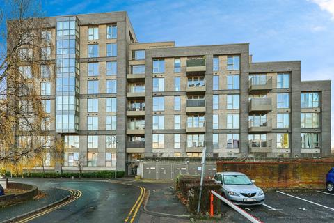 3 bedroom ground floor flat for sale, West Street, Watford