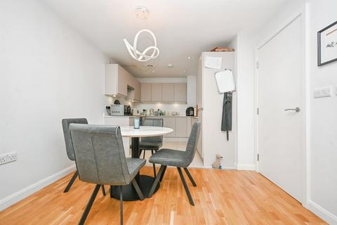 3 bedroom ground floor flat for sale, West Street, Watford