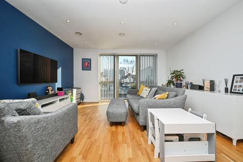 3 bedroom ground floor flat for sale, West Street, Watford