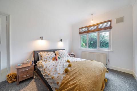 2 bedroom flat for sale, Balham High Road, Tooting Bec, London, SW17