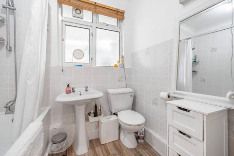 2 bedroom flat for sale, Balham High Road, Tooting Bec, London, SW17