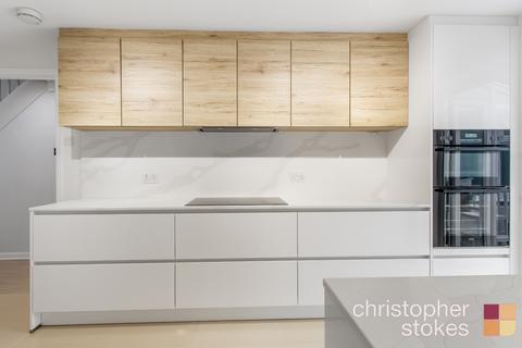 undefined, Bloomfield Road, Cheshunt, Hertfordshire, EN7 6WJ