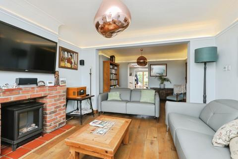 3 bedroom end of terrace house for sale, Malthouse Cottages, Dereham