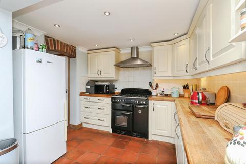 3 bedroom end of terrace house for sale, Malthouse Cottages, Dereham