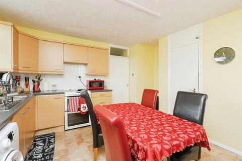 3 bedroom flat for sale, Laburnum Crescent, Dereham