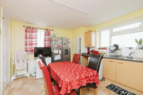 3 bedroom flat for sale, Laburnum Crescent, Dereham