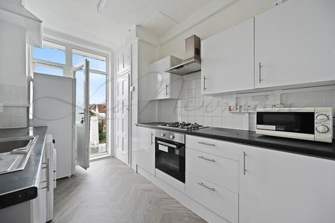 2 bedroom flat to rent, Kenton Court, Kenton Road, Harrow HA3 8AQ
