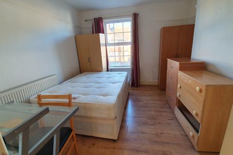 3 bedroom flat to rent, Kenton Road, Kenton HA3
