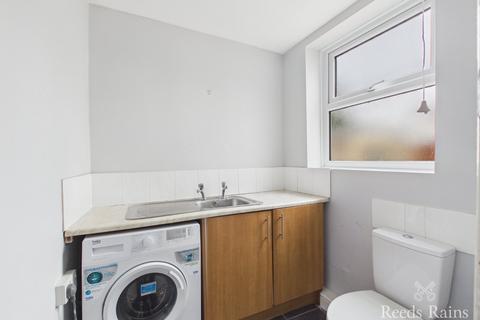 3 bedroom terraced house to rent, Malvern Villas, Durham DH1