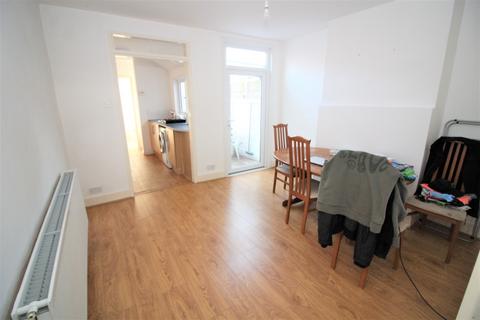2 bedroom terraced house to rent, Alexandra Road, Gravesend DA12