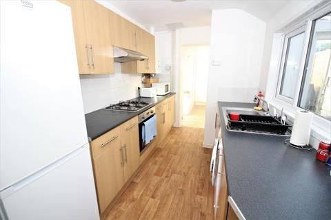 2 bedroom terraced house to rent, Alexandra Road, Gravesend DA12