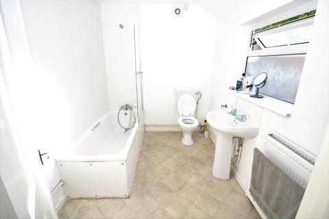 2 bedroom terraced house to rent, Alexandra Road, Gravesend DA12