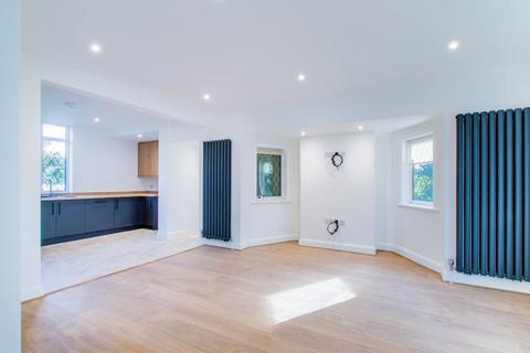 3 bedroom semi-detached house to rent, Leeds Road, Leeds LS26