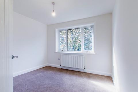 3 bedroom semi-detached house to rent, Leeds Road, Leeds LS26