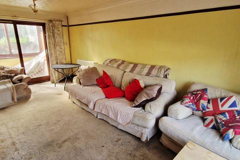 3 bedroom end of terrace house for sale, Medhurst Crescent, Gravesend DA12