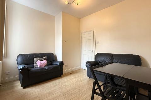 2 bedroom apartment to rent, Eighth Avenue, Heaton