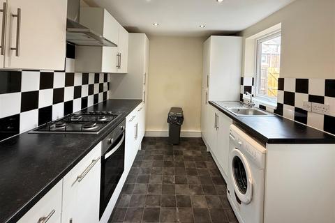 2 bedroom apartment to rent, Eighth Avenue, Heaton