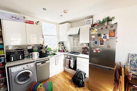 2 bedroom flat to rent, Beresford Road, London N8