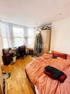 2 bedroom flat to rent, Beresford Road, London N8