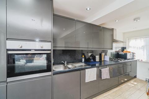 2 bedroom flat for sale, Eldred Road, Barking