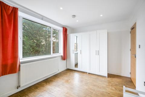 3 bedroom flat to rent, Lordship Lane, London