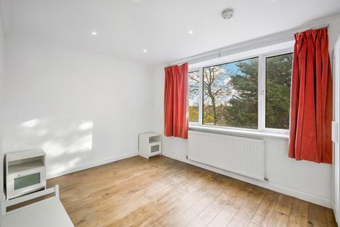 3 bedroom flat to rent, Lordship Lane, London
