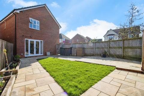 4 bedroom detached house for sale, Mapplewell Road, Castleford