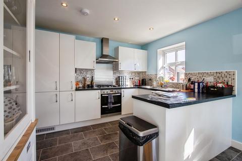 4 bedroom detached house for sale, Mapplewell Road, Castleford