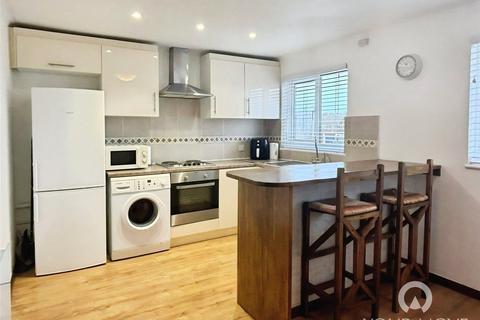 2 bedroom maisonette to rent, Hatton Close, Gravesend DA11