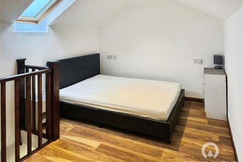 2 bedroom maisonette to rent, Hatton Close, Gravesend DA11