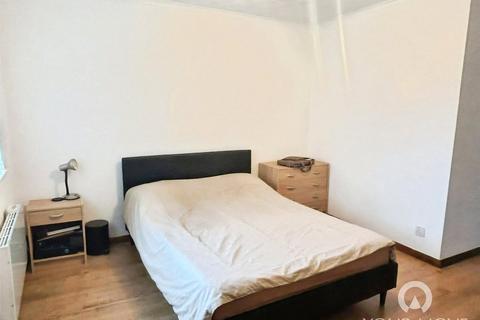 2 bedroom maisonette to rent, Hatton Close, Gravesend DA11