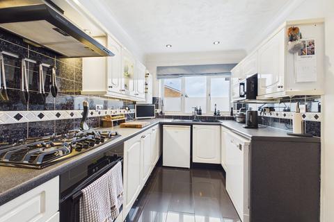 3 bedroom terraced house for sale, Warren Road, Halstead, CO9