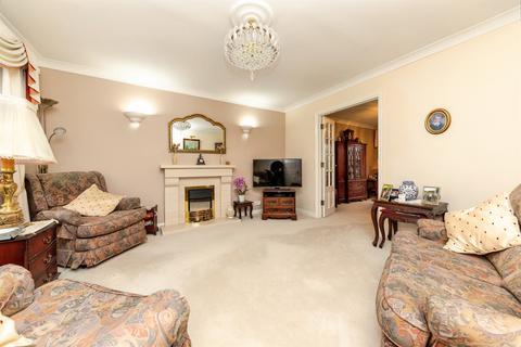 4 bedroom detached house for sale, Kestrel Way, Sandy