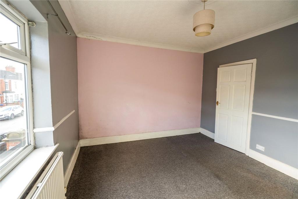 Bedroom 1 (2)