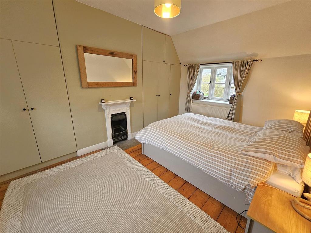 Bedroom 1.jpg