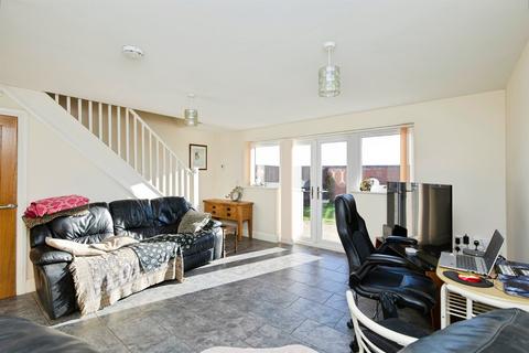 3 bedroom end of terrace house for sale, Farman Row, Burton-On-Trent