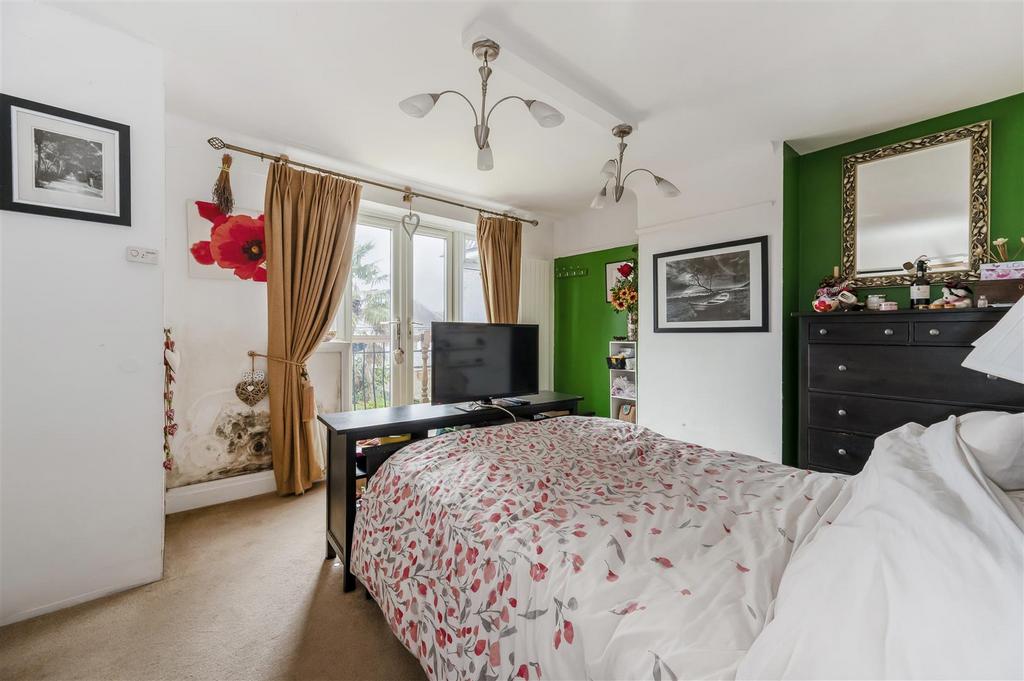 Bedroom 1.jpg
