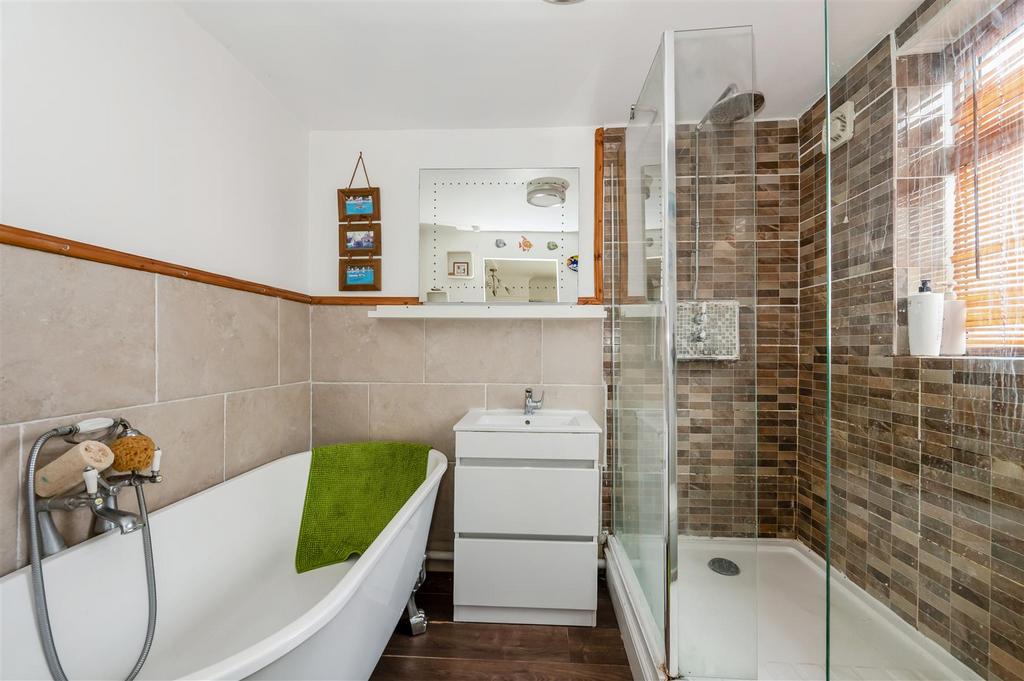 Bedroom 1 En Suite.jpg
