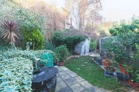 2 bedroom maisonette to rent, Glendor Gardens, London, NW7