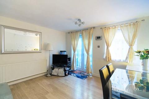 2 bedroom maisonette to rent, Glendor Gardens, London, NW7