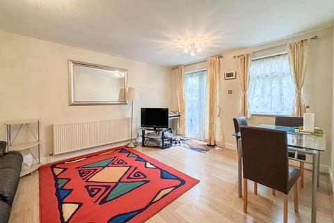 2 bedroom maisonette to rent, Glendor Gardens, London, NW7