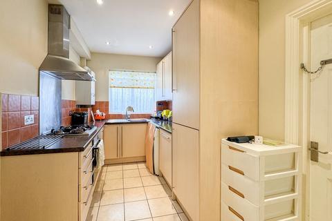 2 bedroom maisonette to rent, Glendor Gardens, London, NW7
